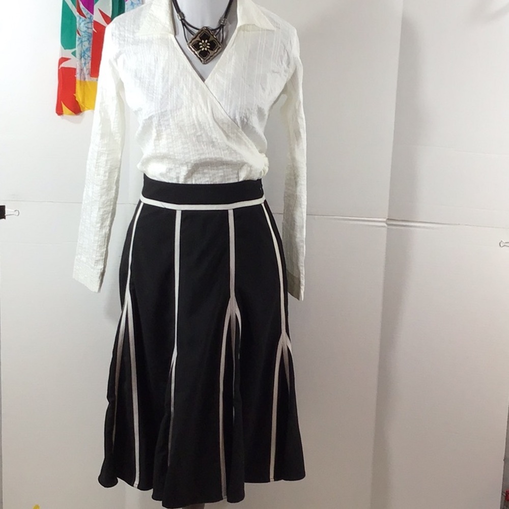 Yarns & Stitches b/w flared midi skirt 6 NWT